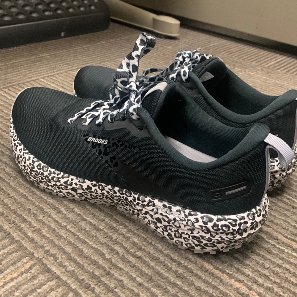 Brooks Revel 6 Black and White Leopard size 10
